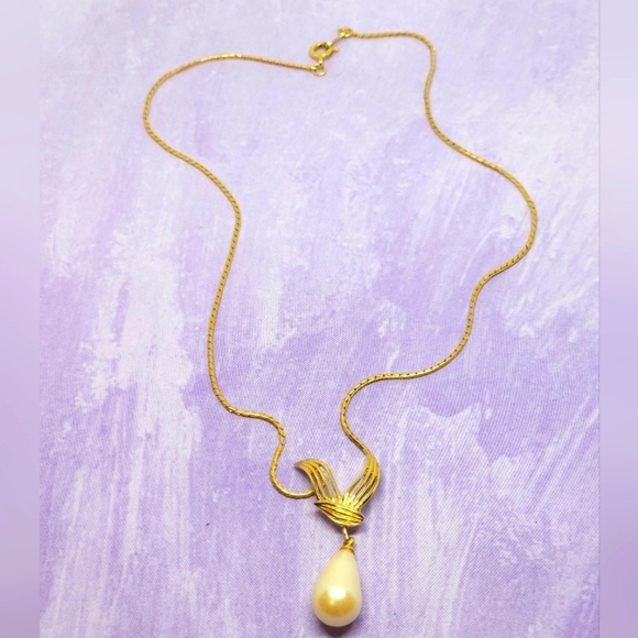 Richelieu Simple Gold Tone Teardrop Pearl Necklace - Picture 1 of 5